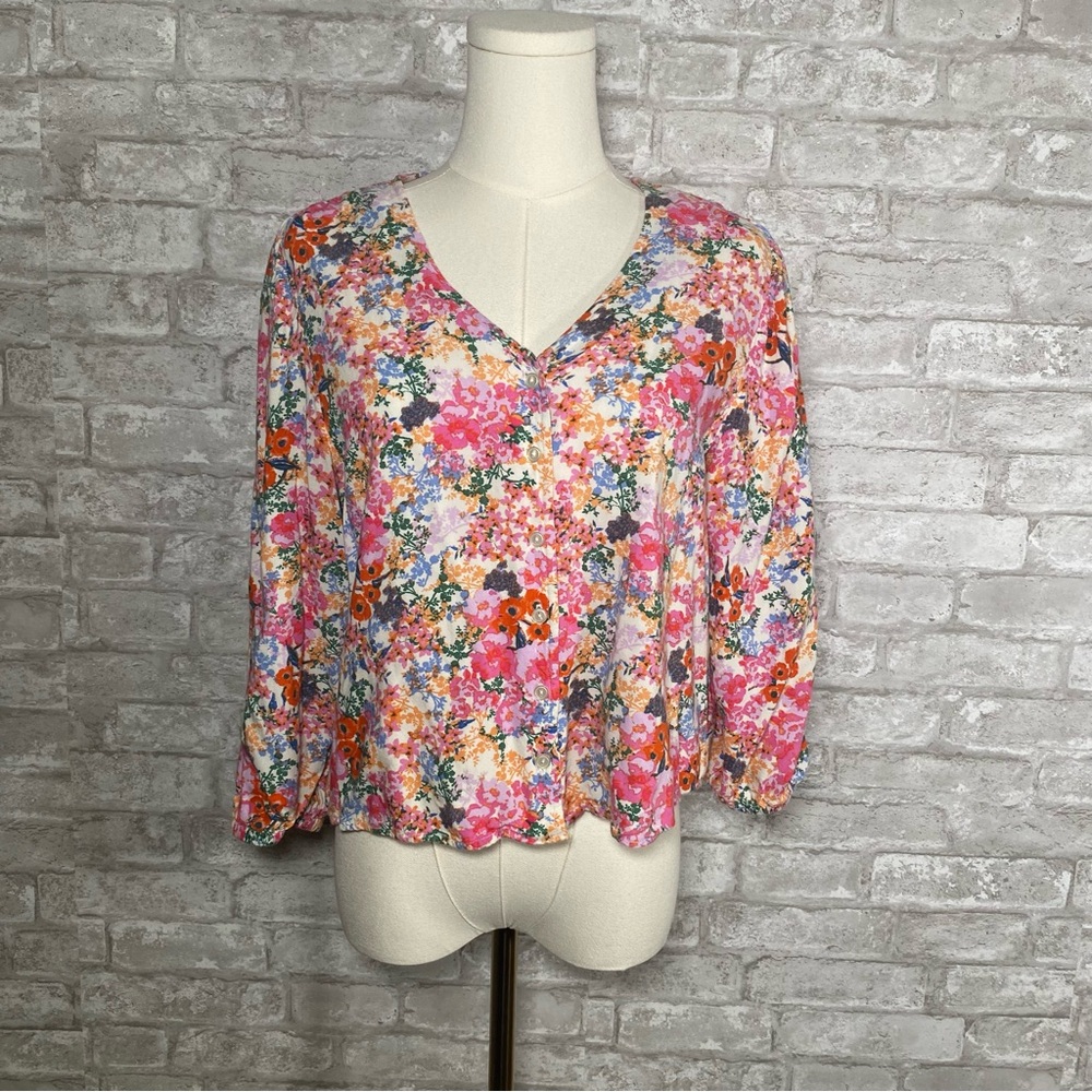 Lush boho spring Floral V-Neck Women's Top button down size small